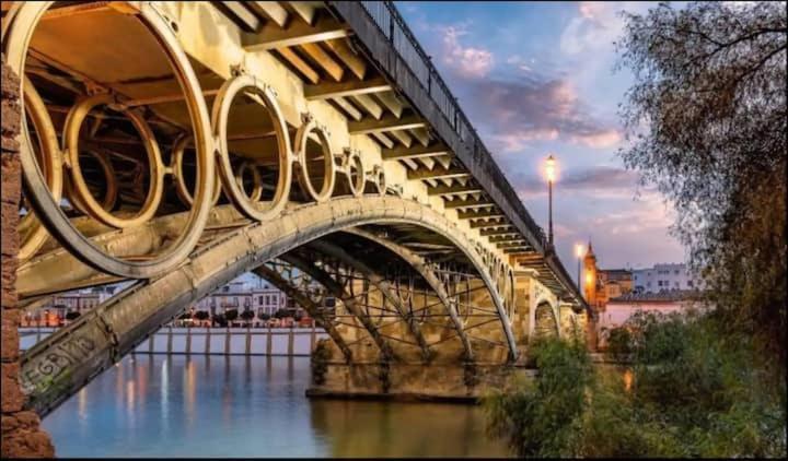 Riverside In Triana Apartment *