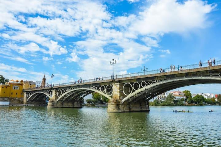 Riverside In Triana Appartement